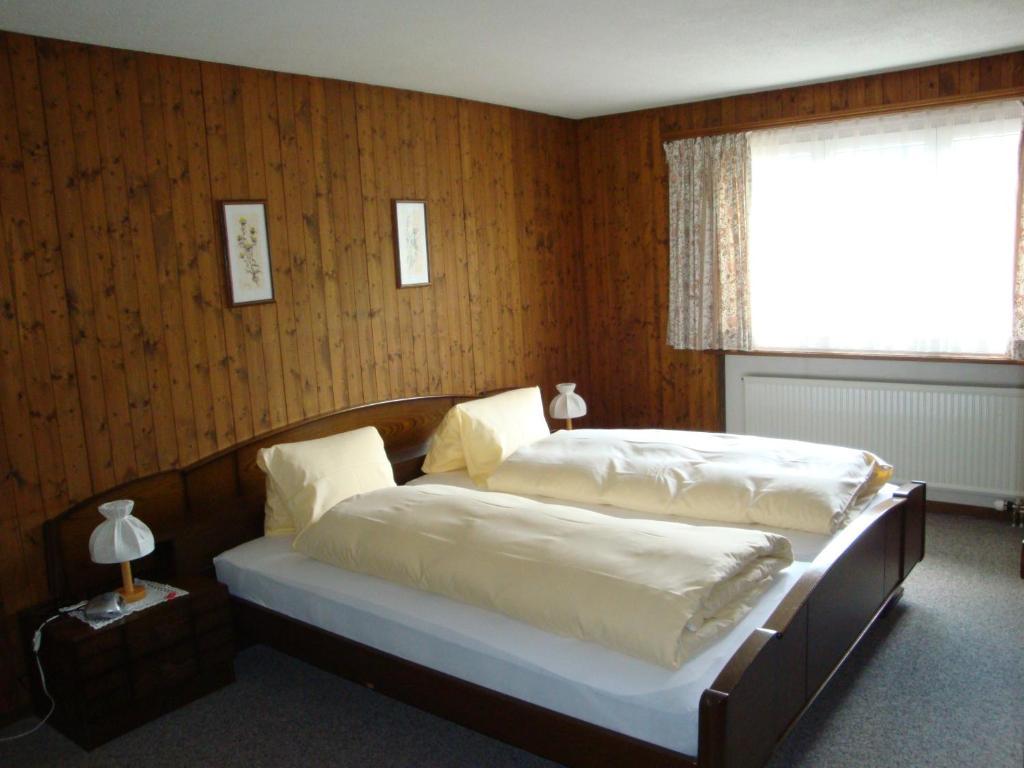 Hotel Old-Jnn Saas im Prattigau Bilik gambar