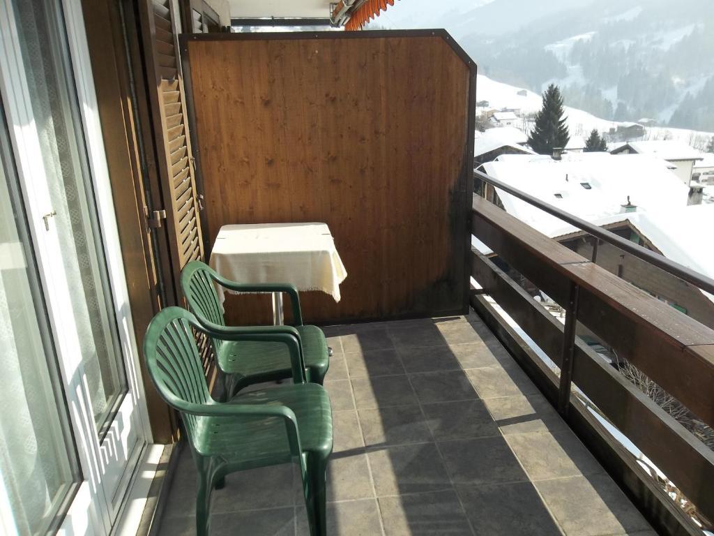 Hotel Old-Jnn Saas im Prattigau Bilik gambar