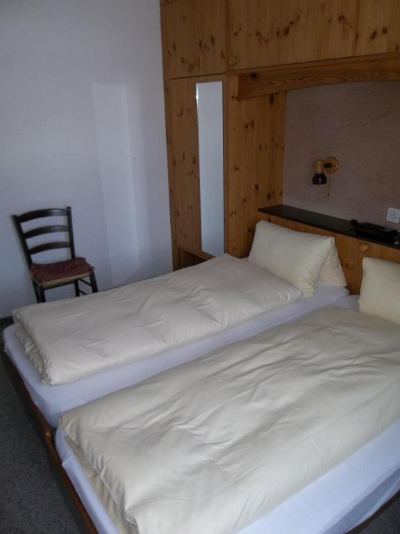 Hotel Old-Jnn Saas im Prattigau Bilik gambar
