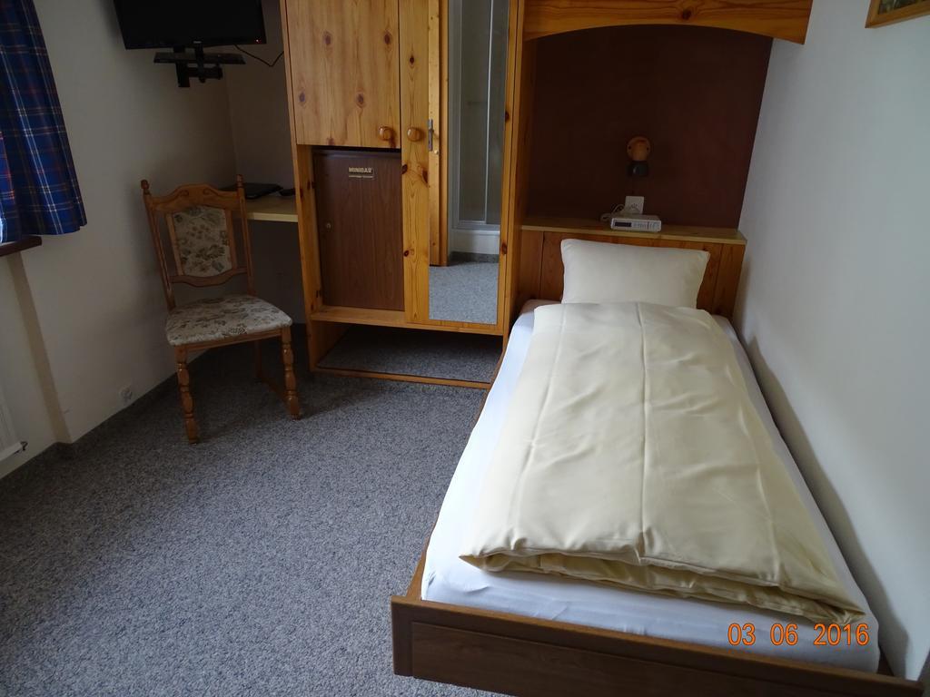 Hotel Old-Jnn Saas im Prattigau Bilik gambar