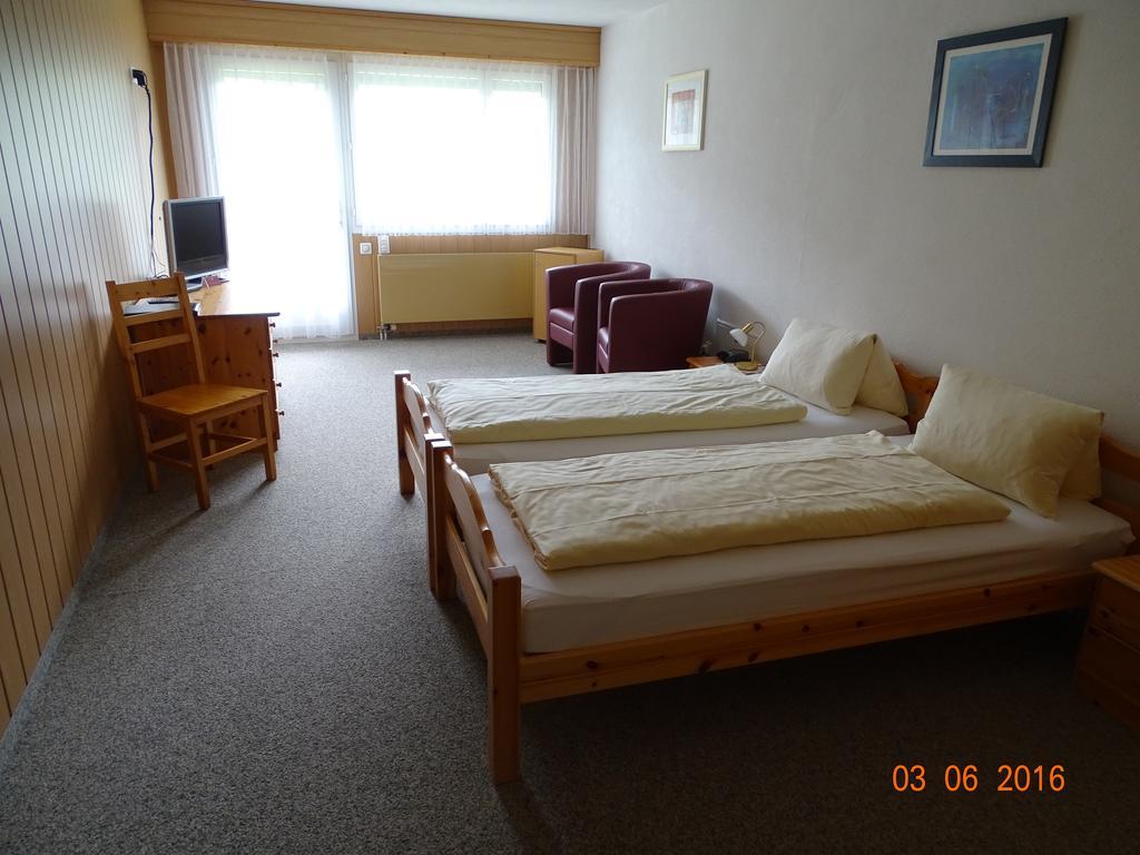 Hotel Old-Jnn Saas im Prattigau Bilik gambar