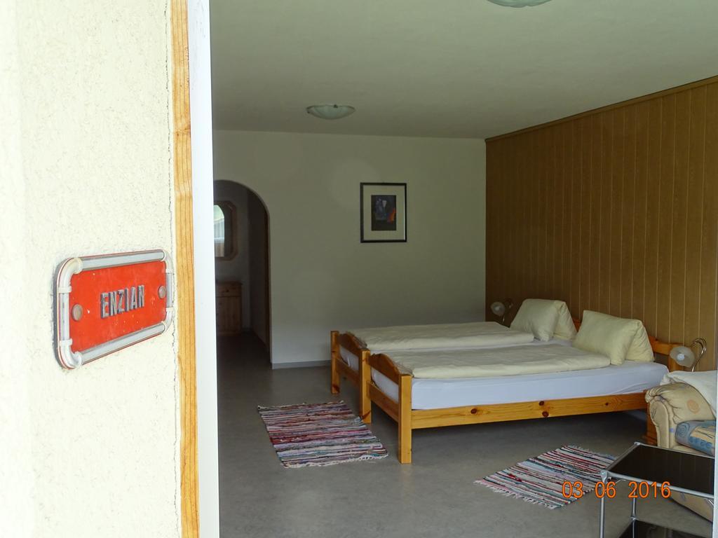 Hotel Old-Jnn Saas im Prattigau Bilik gambar