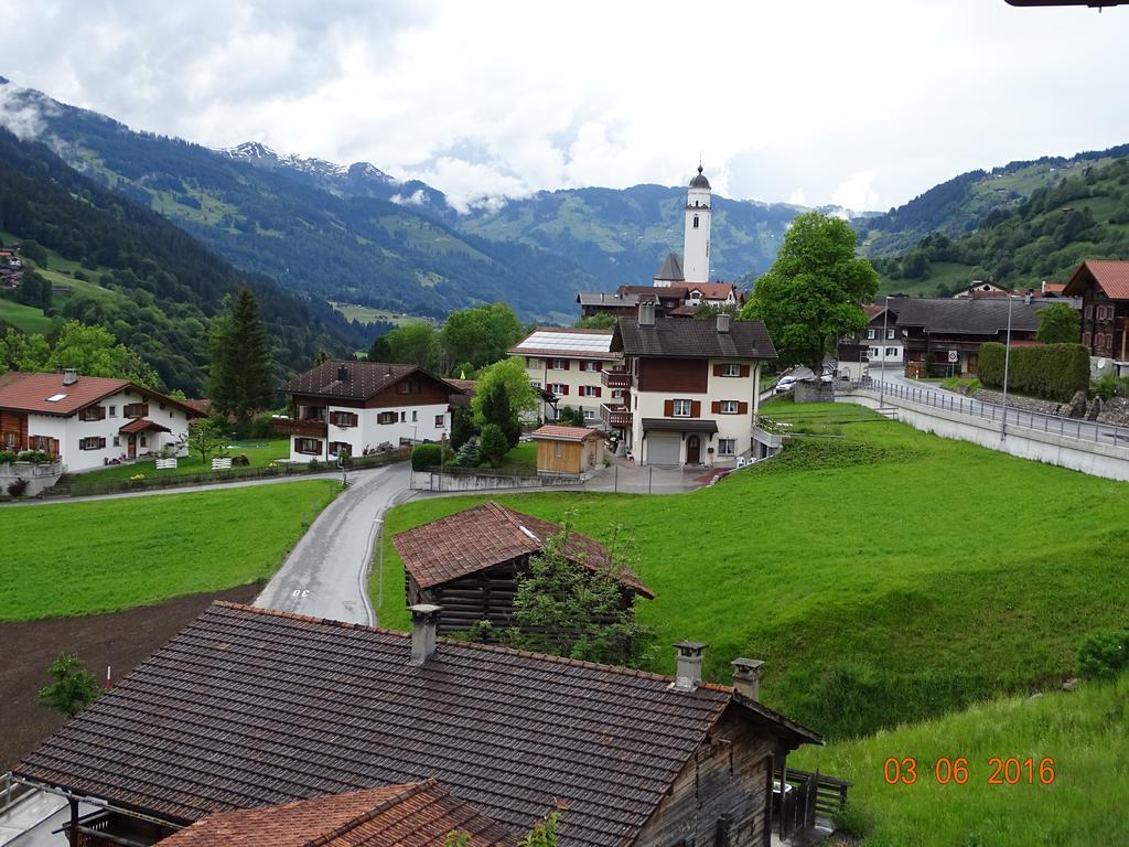 Hotel Old-Jnn Saas im Prattigau Bilik gambar