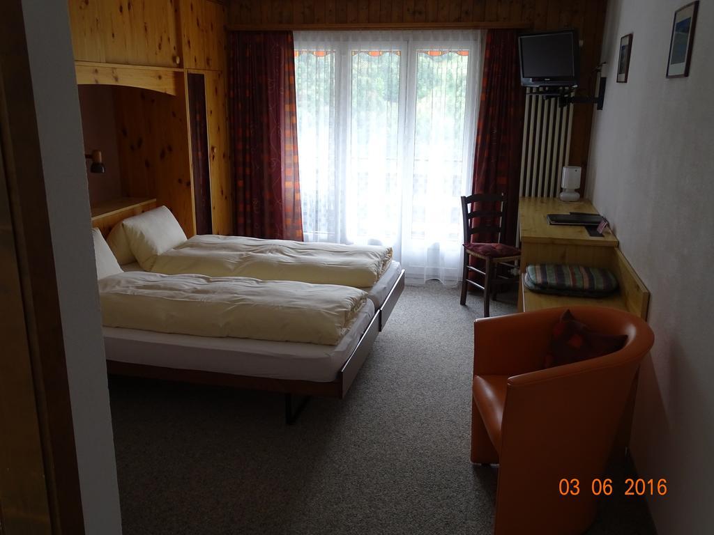 Hotel Old-Jnn Saas im Prattigau Bilik gambar