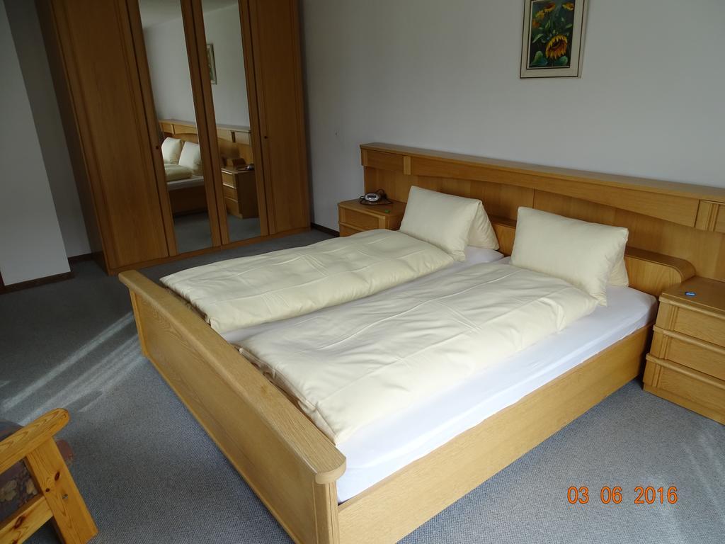 Hotel Old-Jnn Saas im Prattigau Bilik gambar