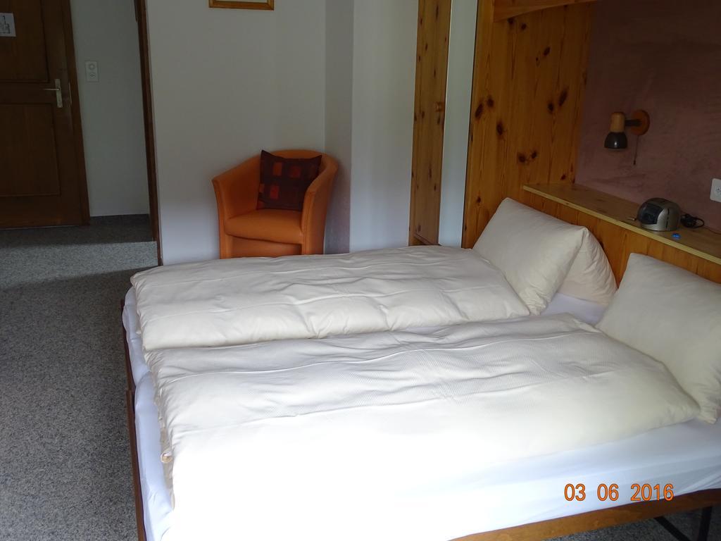 Hotel Old-Jnn Saas im Prattigau Bilik gambar